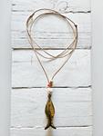 Colgante fish golden cuero perla | JAC217 | Bohemian Barcelona, freespirit, lifestyle.