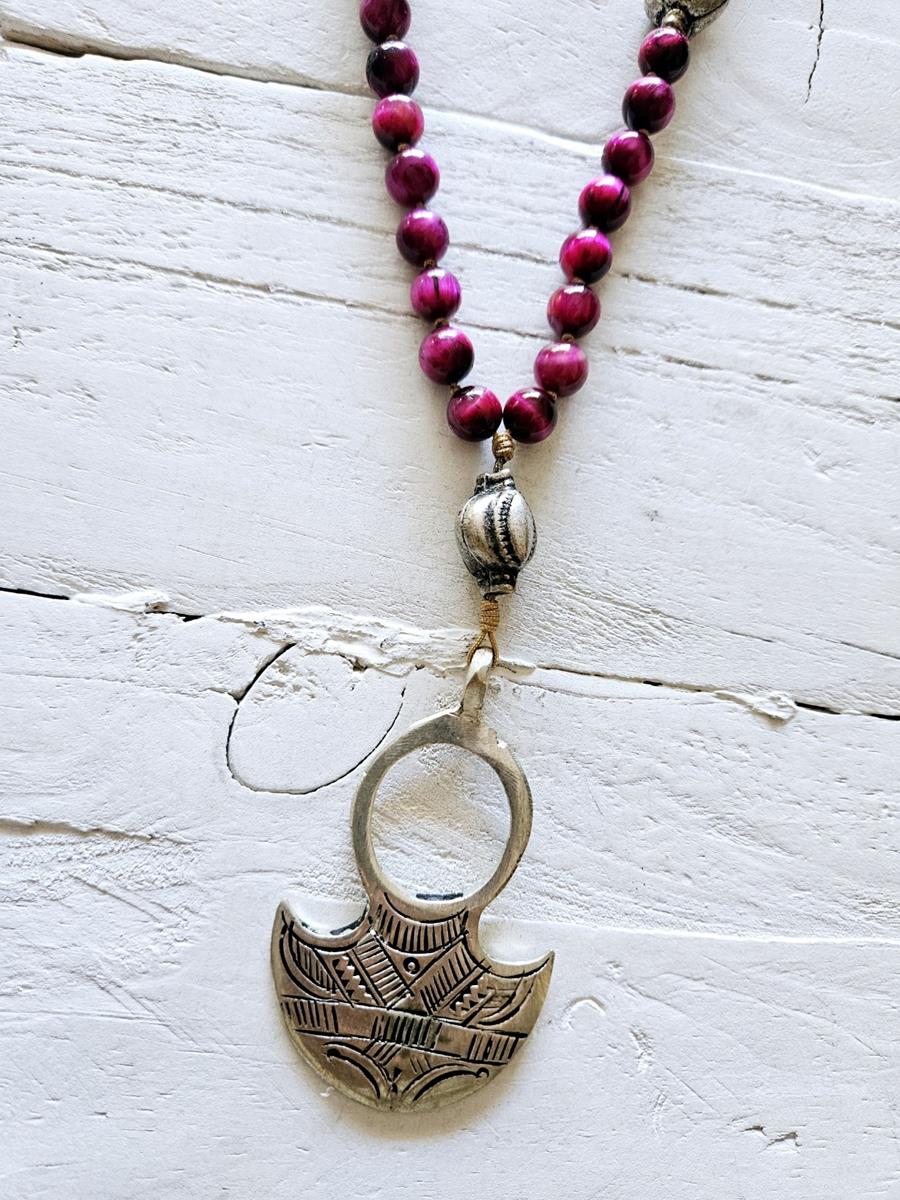 Collar amuleto tuareg fucsia | 342 | Bohemian Barcelona, freespirit, lifestyle.