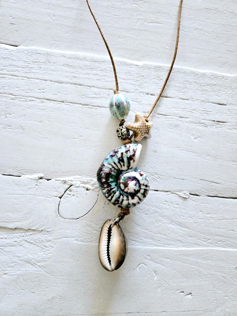 Colgante cuero y caracola  | 646 | Bohemian Barcelona, freespirit, lifestyle.