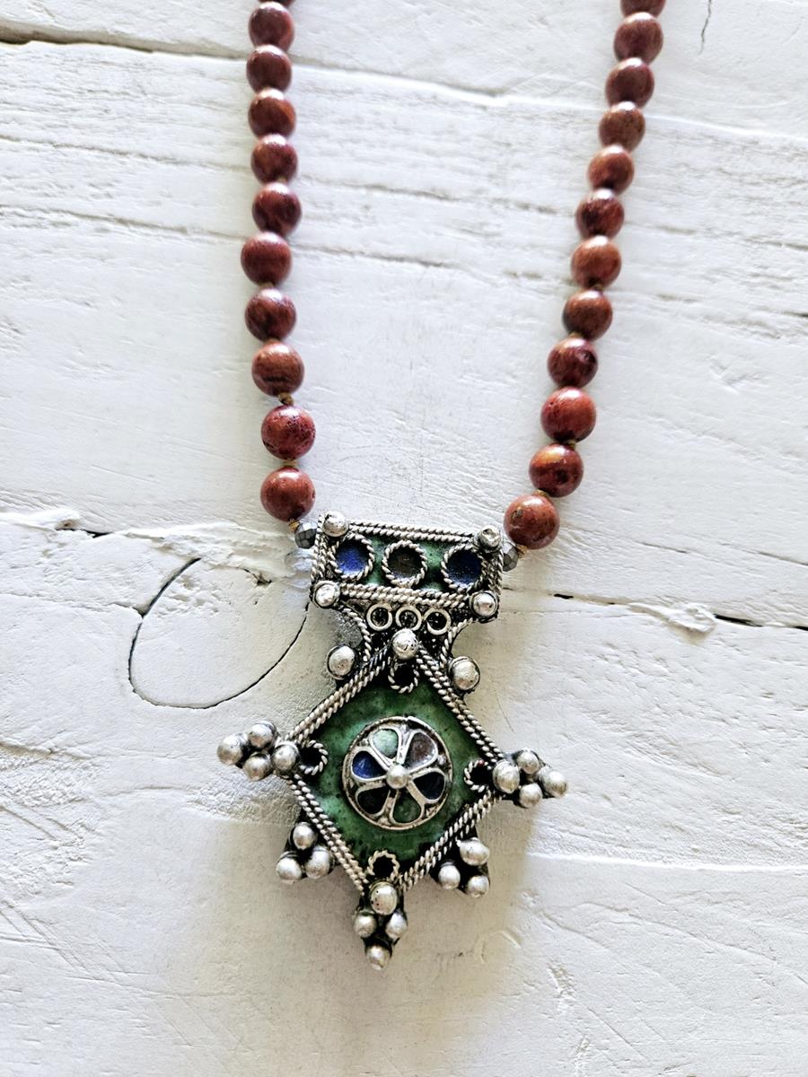 Collar Nomad Coral y cruz bereber | 1541 | Bohemian Barcelona, freespirit, lifestyle.