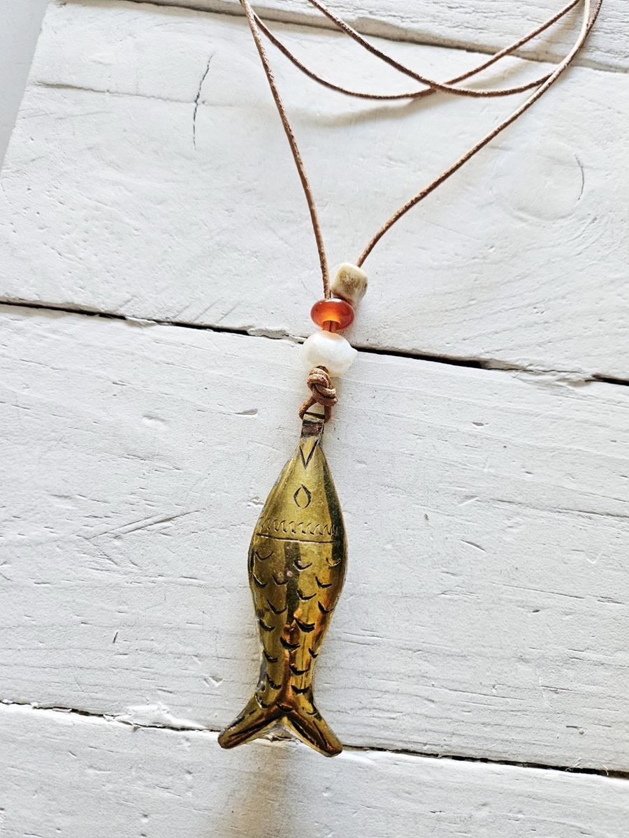 Colgante fish golden cuero perla | JAC217 | Bohemian Barcelona, freespirit, lifestyle.