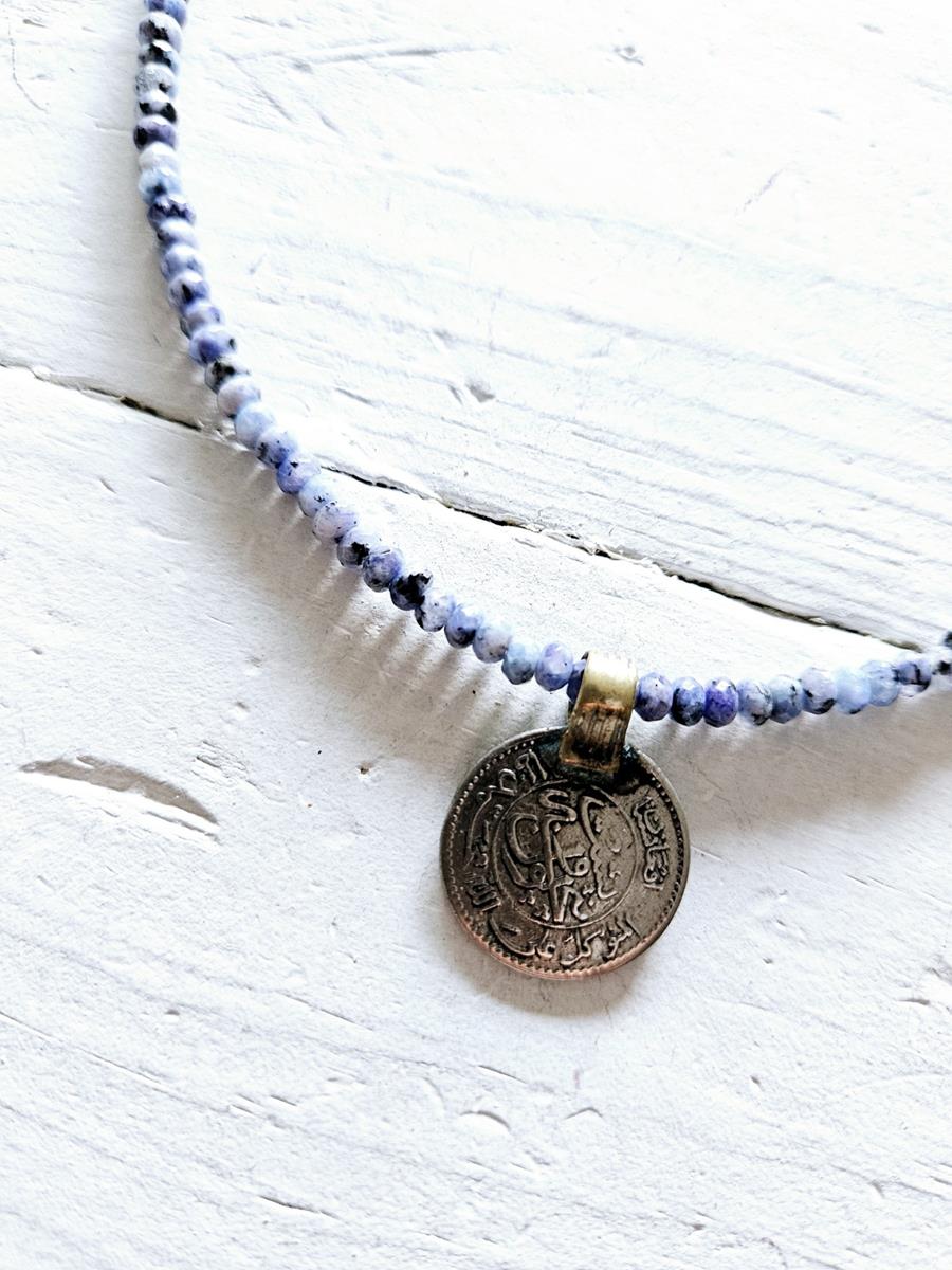 Gargantilla blue moneda | NOM104 | Bohemian Barcelona, freespirit, lifestyle.