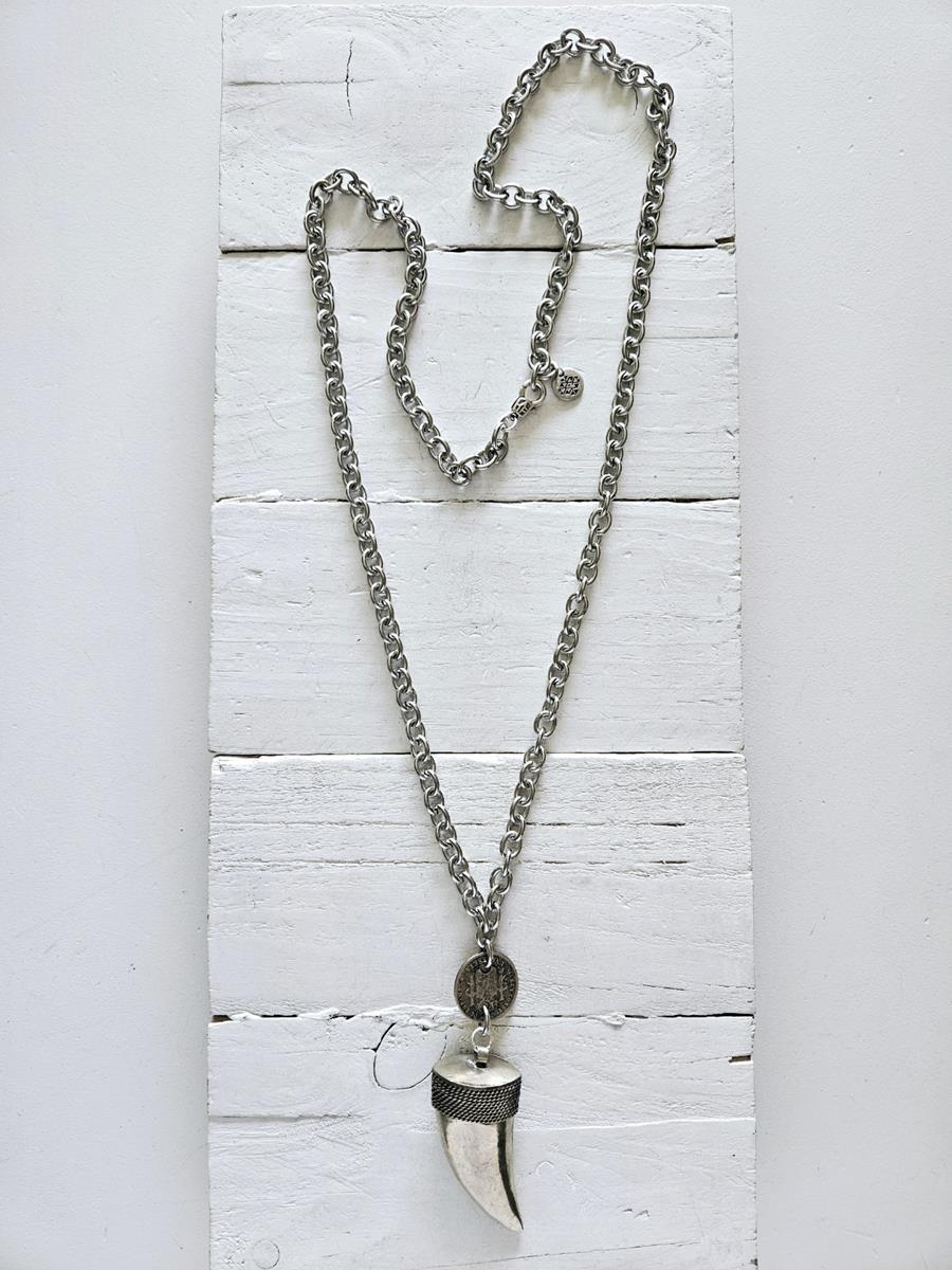 Cadena colmillo y moneda plata vieja | 291 | Bohemian Barcelona, freespirit, lifestyle.