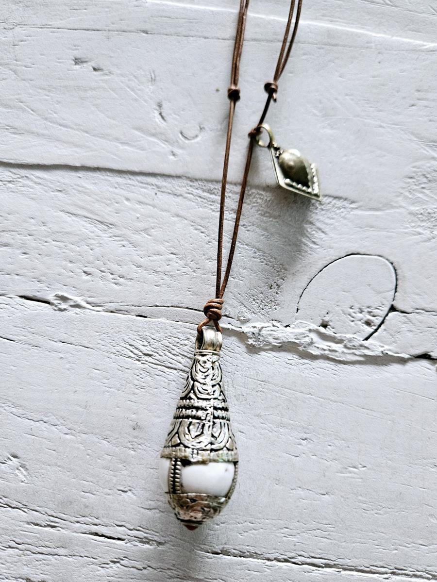 Colgante péndulo cuero white | JAC217 | Bohemian Barcelona, freespirit, lifestyle.