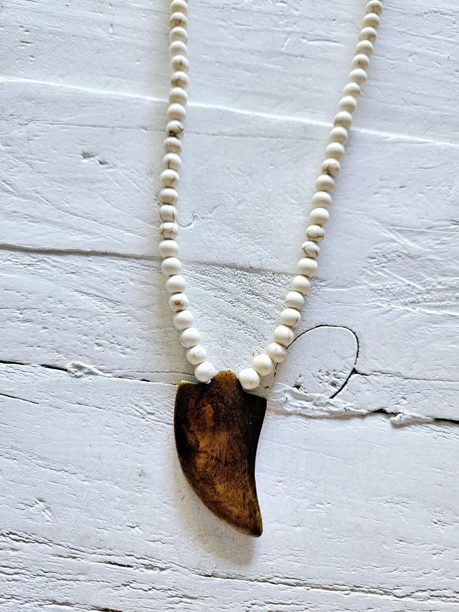 Collar colmillo Ibiza white | IBZ011 | Bohemian Barcelona, freespirit, lifestyle.