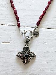 Gargantilla borgoña cruz | NOM104 | Bohemian Barcelona, freespirit, lifestyle.