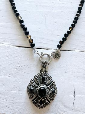 Gargantilla brown cruz black | NOM104 | Bohemian Barcelona, freespirit, lifestyle.