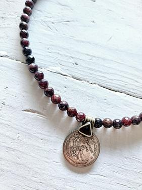 Gargantilla granates y moneda | 780