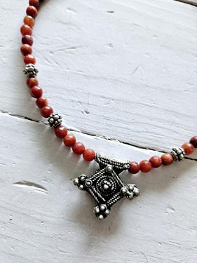 Gargantilla cruz bereber coral | JAC203 | Bohemian Barcelona, freespirit, lifestyle.