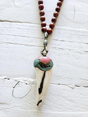 Collar Nomad Coral y colmillo | 1541 | Bohemian Barcelona, freespirit, lifestyle.
