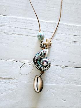 Colgante cuero y caracola  | 646 | Bohemian Barcelona, freespirit, lifestyle.