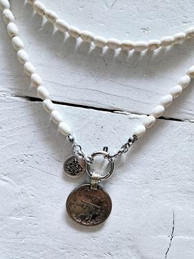 Gargantilla doble white y moneda | NOM104 | Bohemian Barcelona, freespirit, lifestyle.