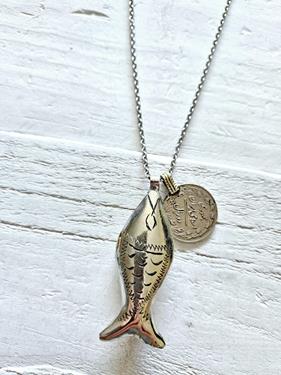 Colgante Fish y moneda | JAC217 | Bohemian Barcelona, freespirit, lifestyle.