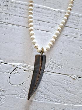 Collar colmillo Ibiza white | IBZ011 | Bohemian Barcelona, freespirit, lifestyle.